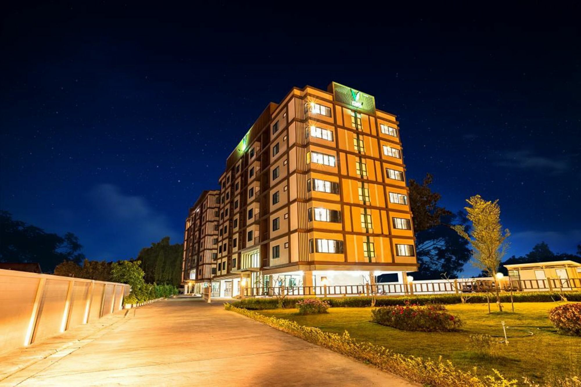 V-Twin Donjan Service Apartment Csiangmaj Kültér fotó