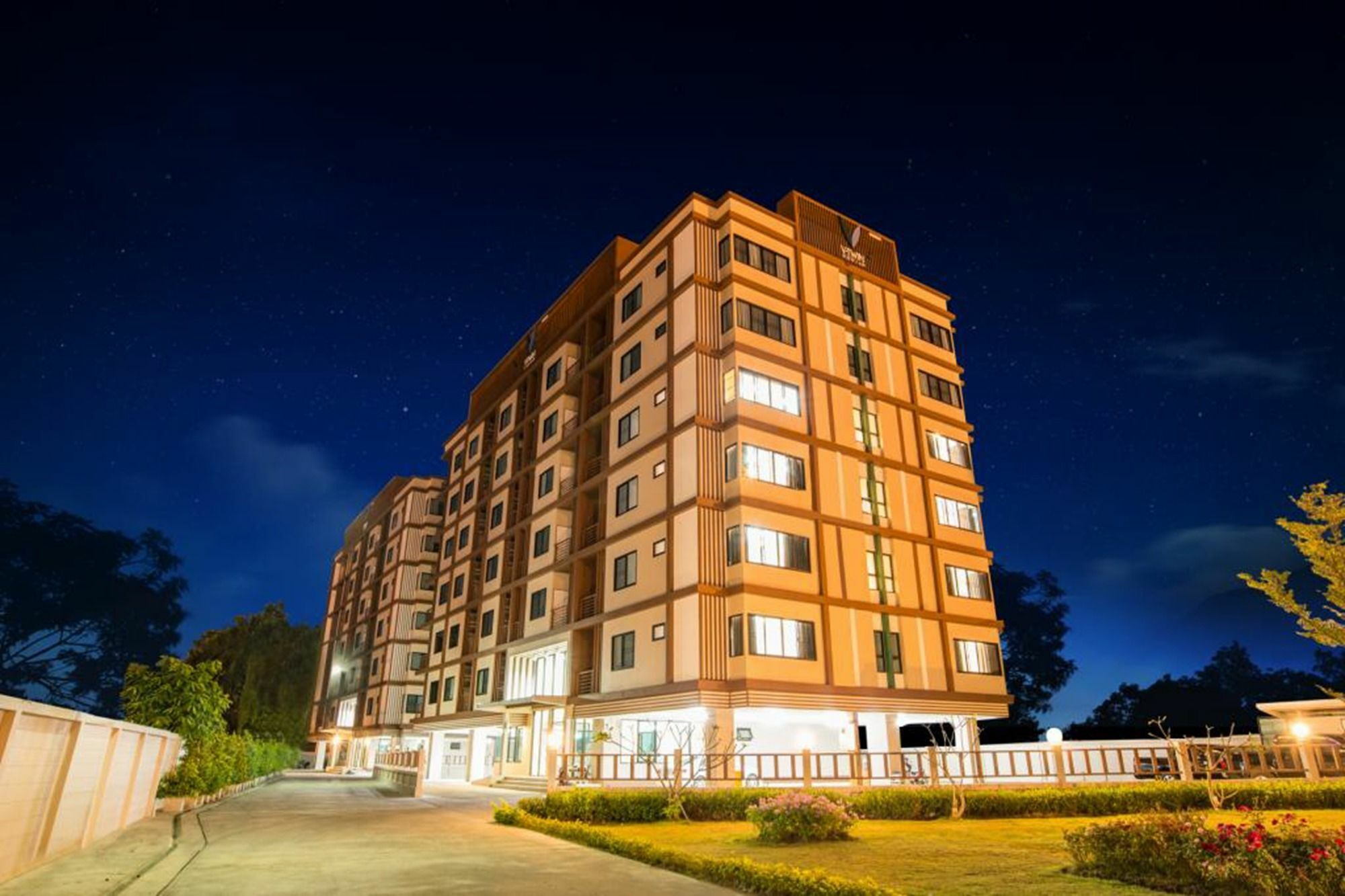 V-Twin Donjan Service Apartment Csiangmaj Kültér fotó